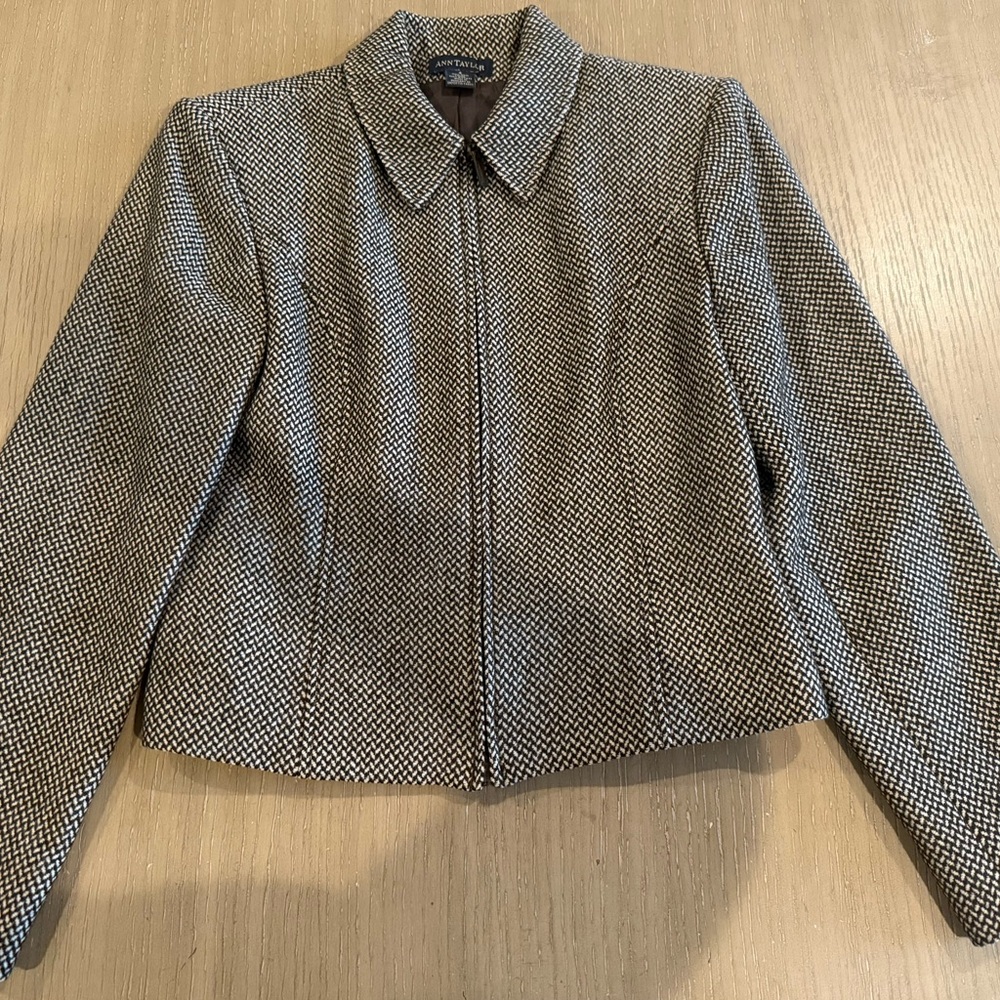 Ann Taylor Women’s Blazer.  Dark Brown Herringbone Size 4